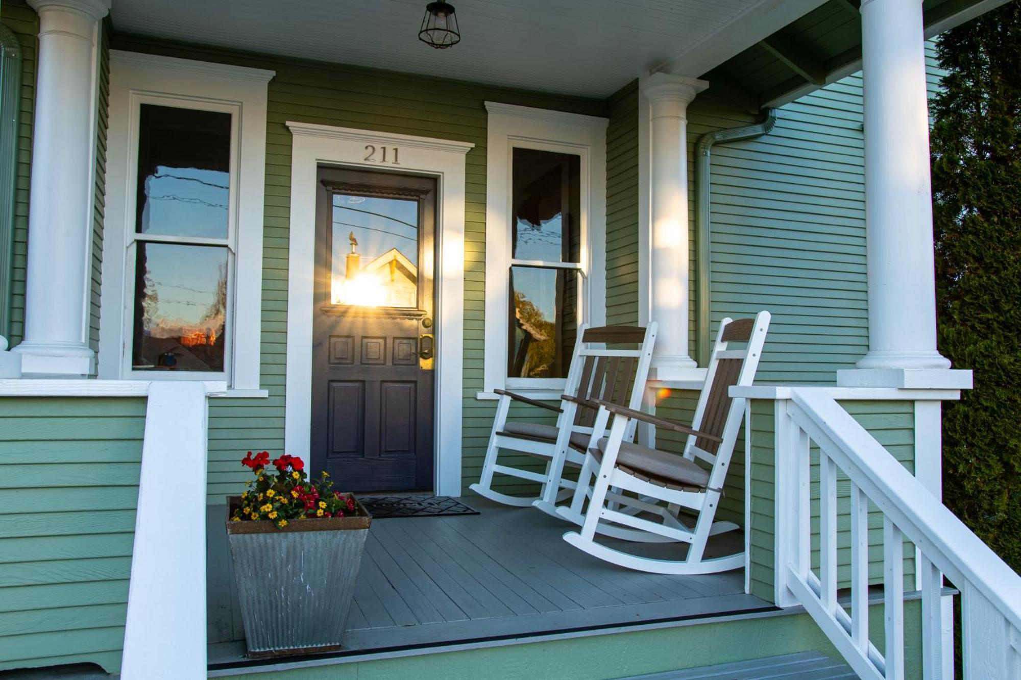 The Pearl Inn Bed And Breakfast Ilwaco Exterior photo